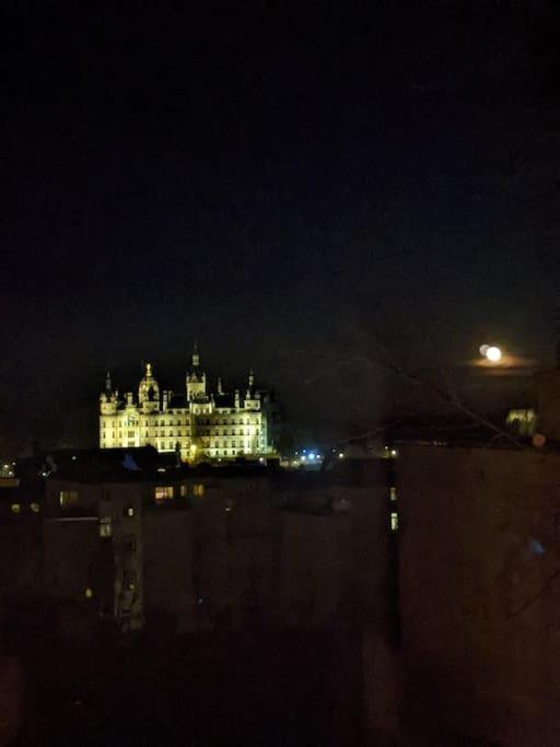 Schlosskoenig - Modernes & Zentrales Apartment Mit Balkon Und Arbeitsplatz ชเวียรีน ภายนอก รูปภาพ