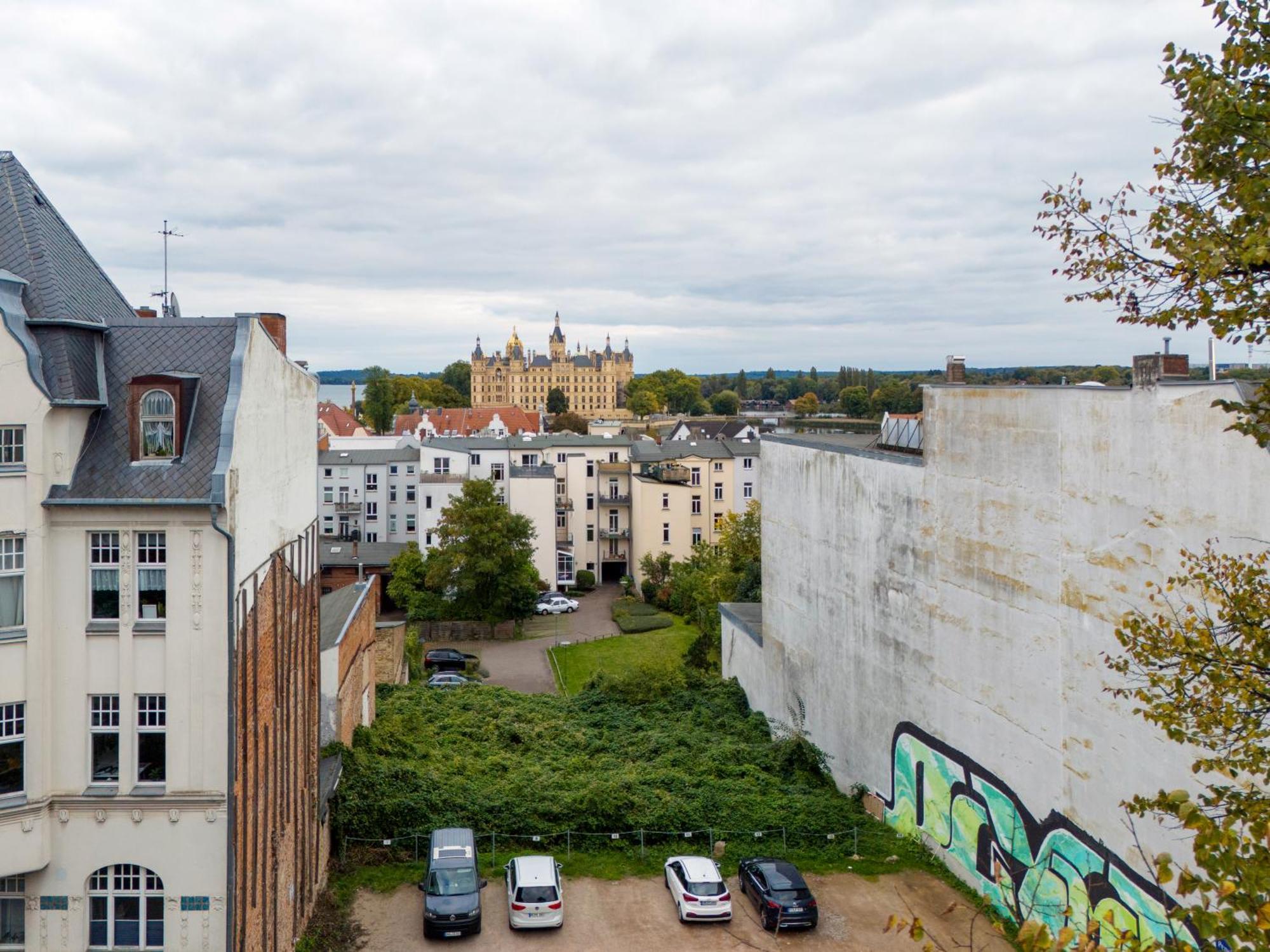 Schlosskoenig - Modernes & Zentrales Apartment Mit Balkon Und Arbeitsplatz ชเวียรีน ภายนอก รูปภาพ