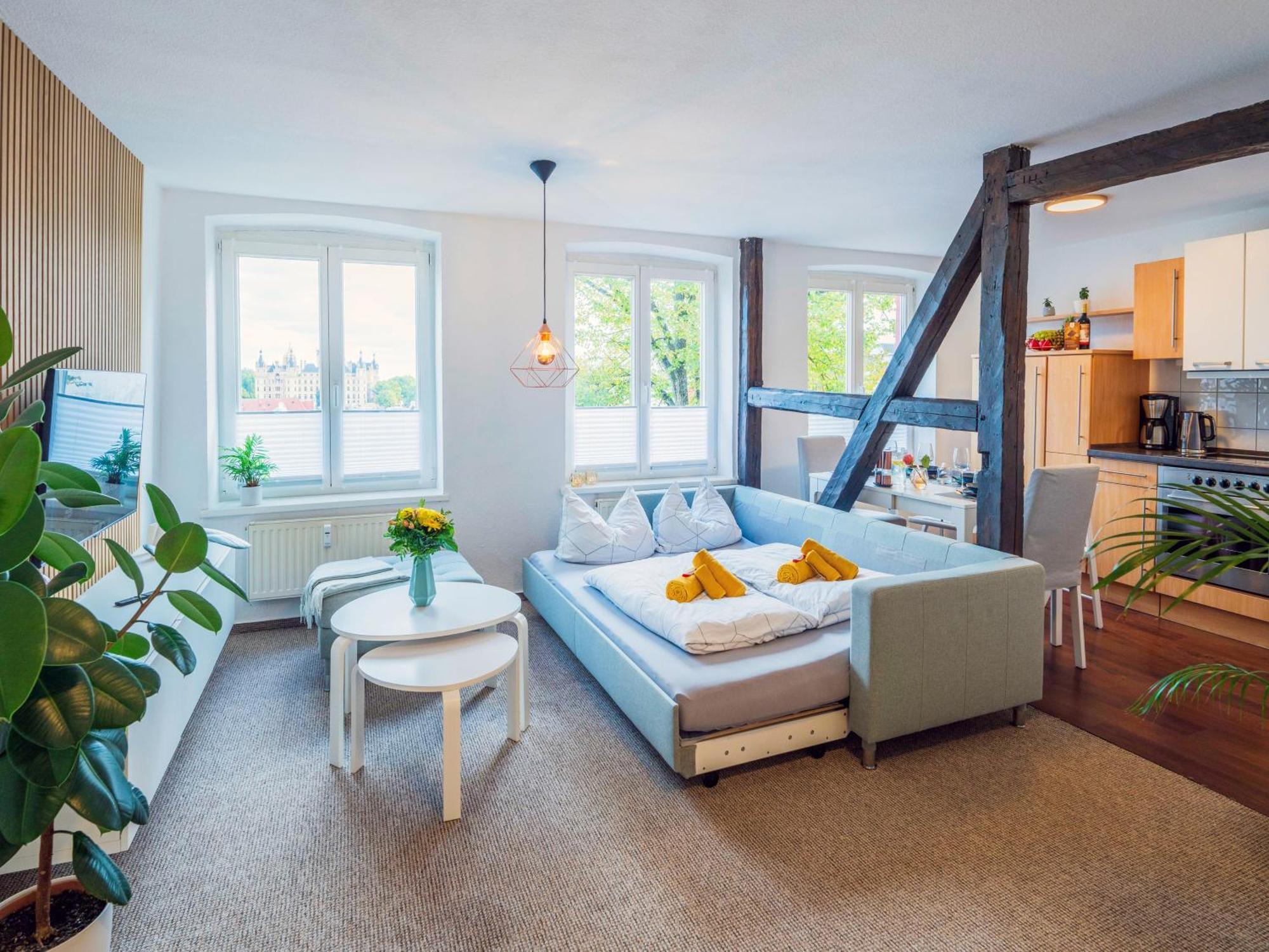 Schlosskoenig - Modernes & Zentrales Apartment Mit Balkon Und Arbeitsplatz ชเวียรีน ภายนอก รูปภาพ