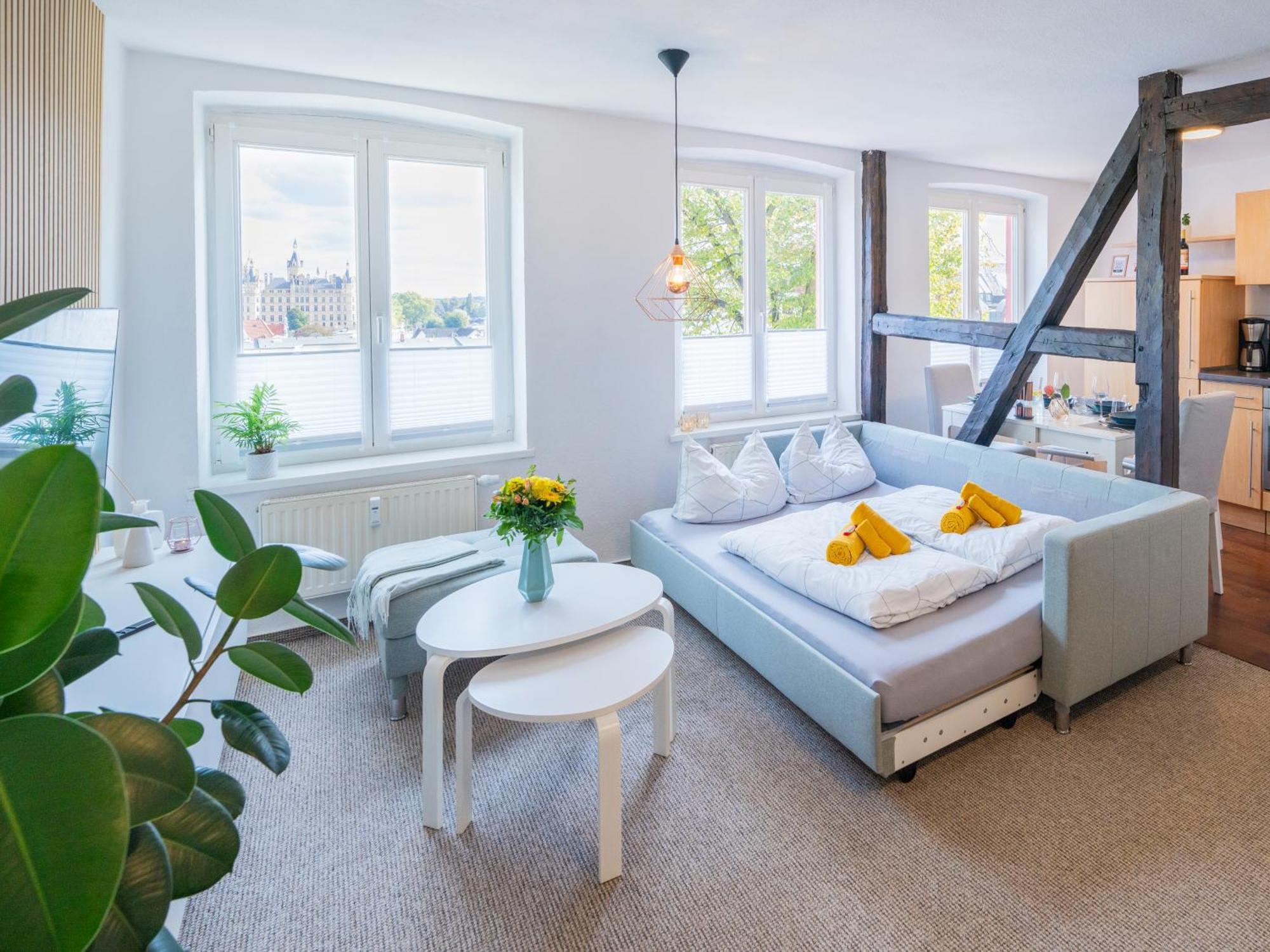 Schlosskoenig - Modernes & Zentrales Apartment Mit Balkon Und Arbeitsplatz ชเวียรีน ภายนอก รูปภาพ